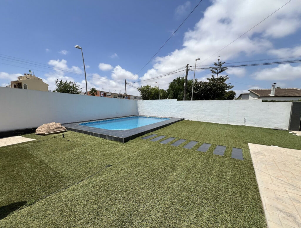 Semi-Detached House Torrevieja Alicante - image 5