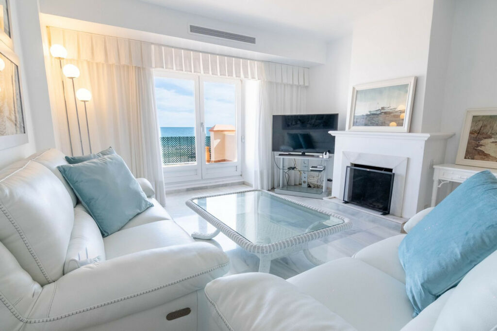 Townhouse Estepona Málaga - image 5
