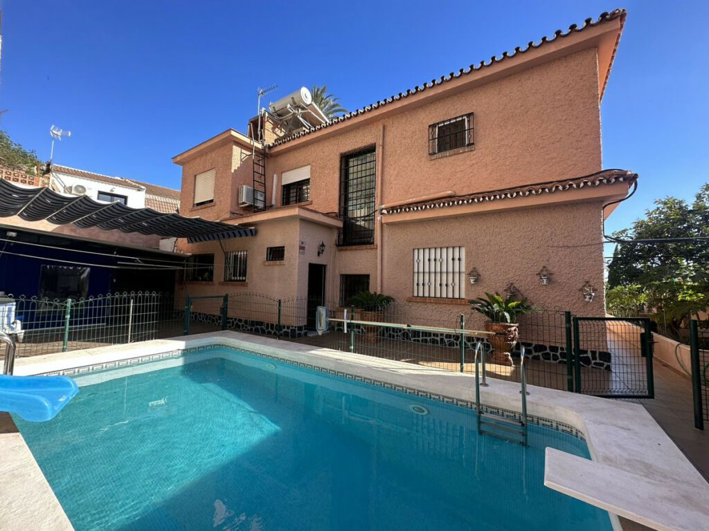 Detached Villa Málaga Este Málaga - image 5