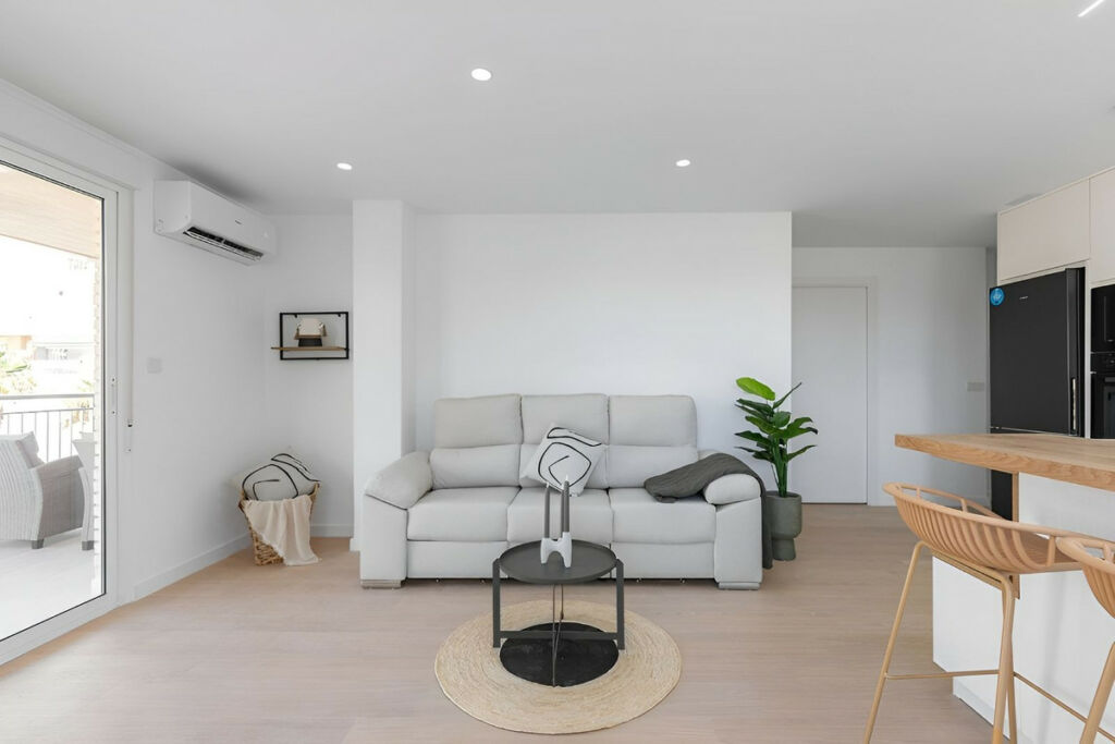 Middle Floor Apartment Torrevieja Alicante - image 5