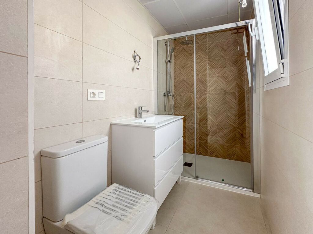 Middle Floor Apartment Fuengirola Málaga - image 5