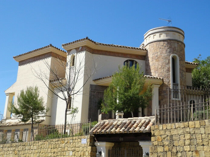 Detached Villa Los Arqueros Málaga - image 5