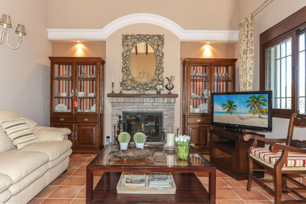 Detached Villa Guaro Málaga - image 5