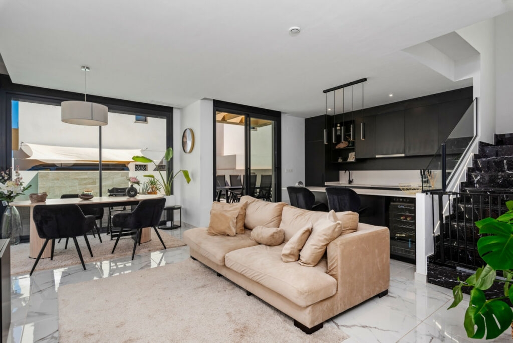 Detached Villa Los Montesinos Alicante - image 4