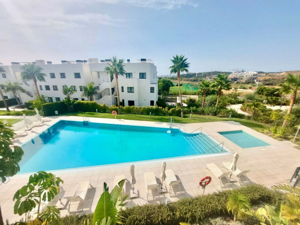 Middle Floor Apartment Estepona Málaga - image 5
