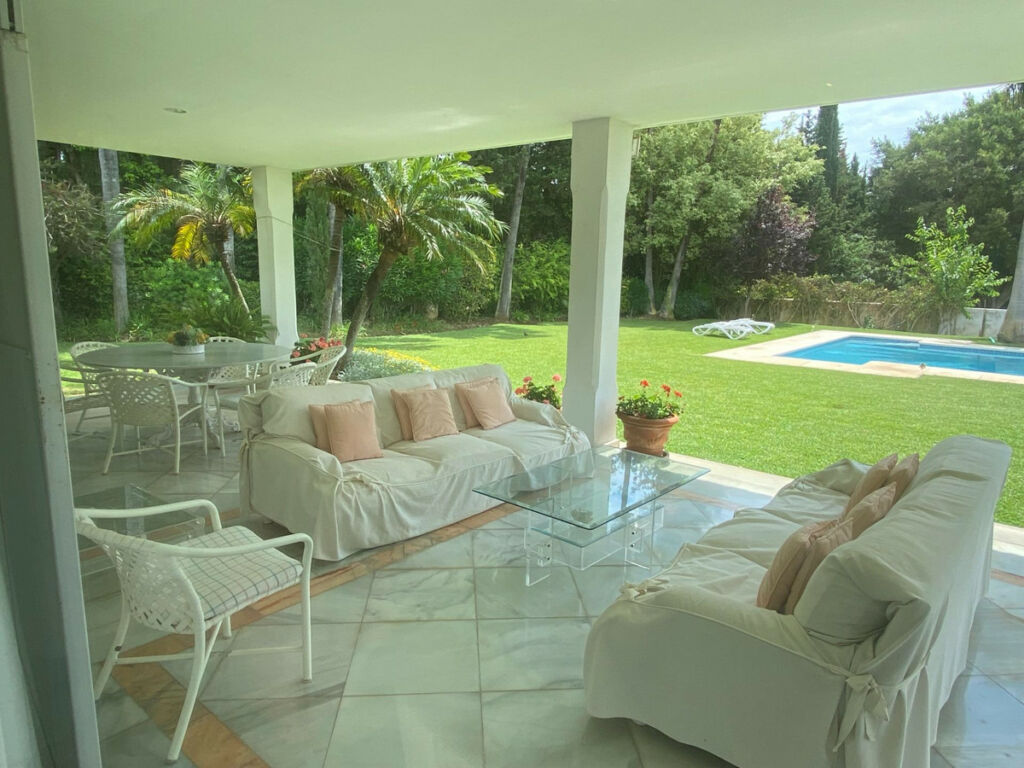 Detached Villa Guadalmina Baja Málaga - image 5