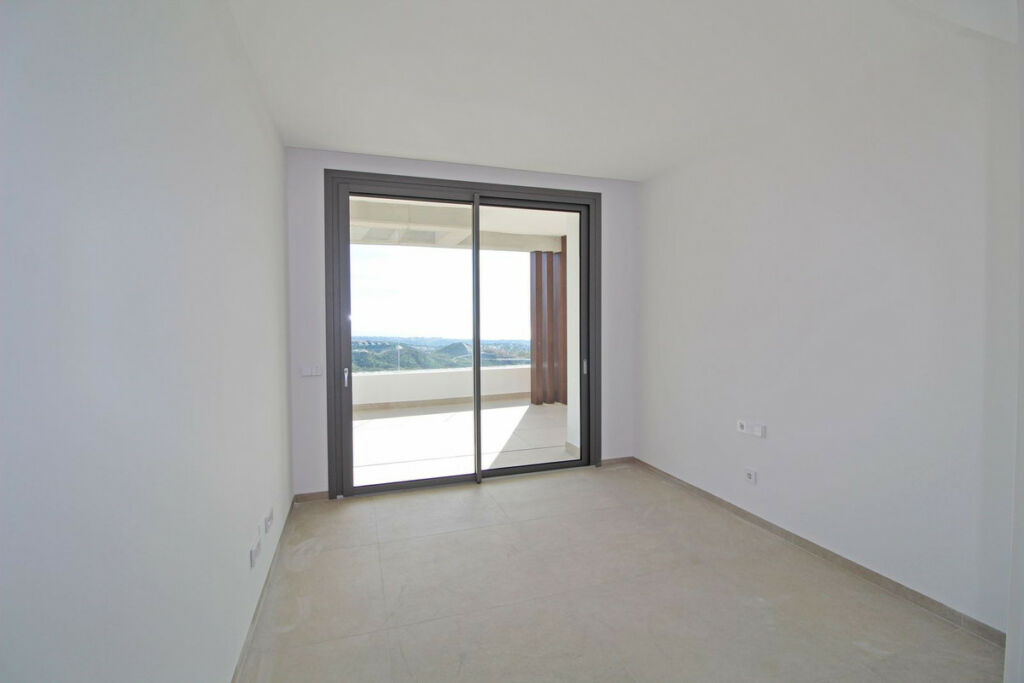 Middle Floor Apartment La Quinta Málaga - image 5