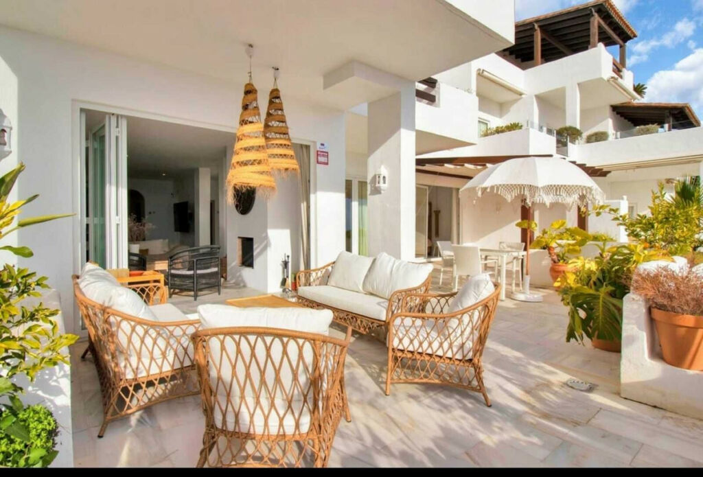 Top Floor Apartment Marbella Málaga - image 5