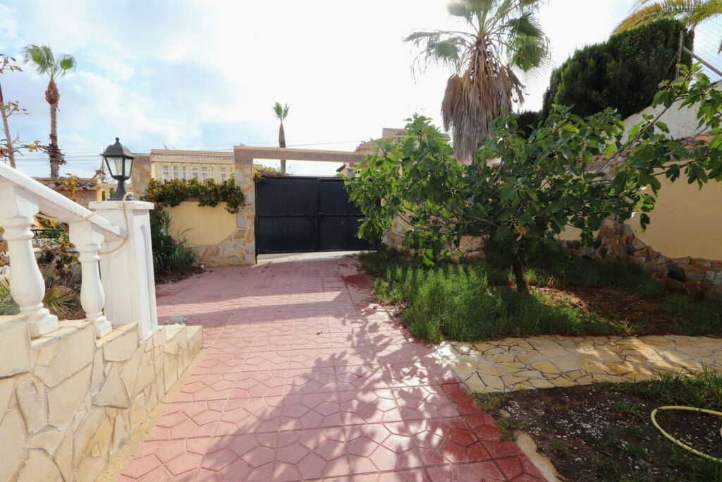 Detached Villa Los Balcones Alicante - image 5