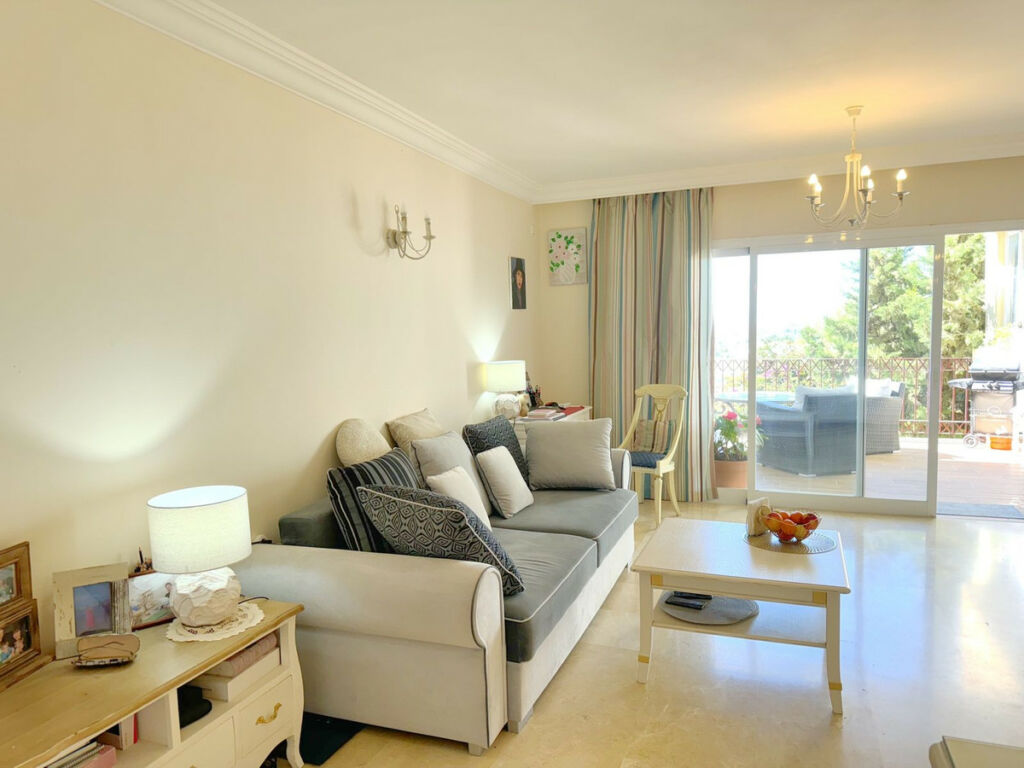 Middle Floor Apartment Selwo Málaga - image 6
