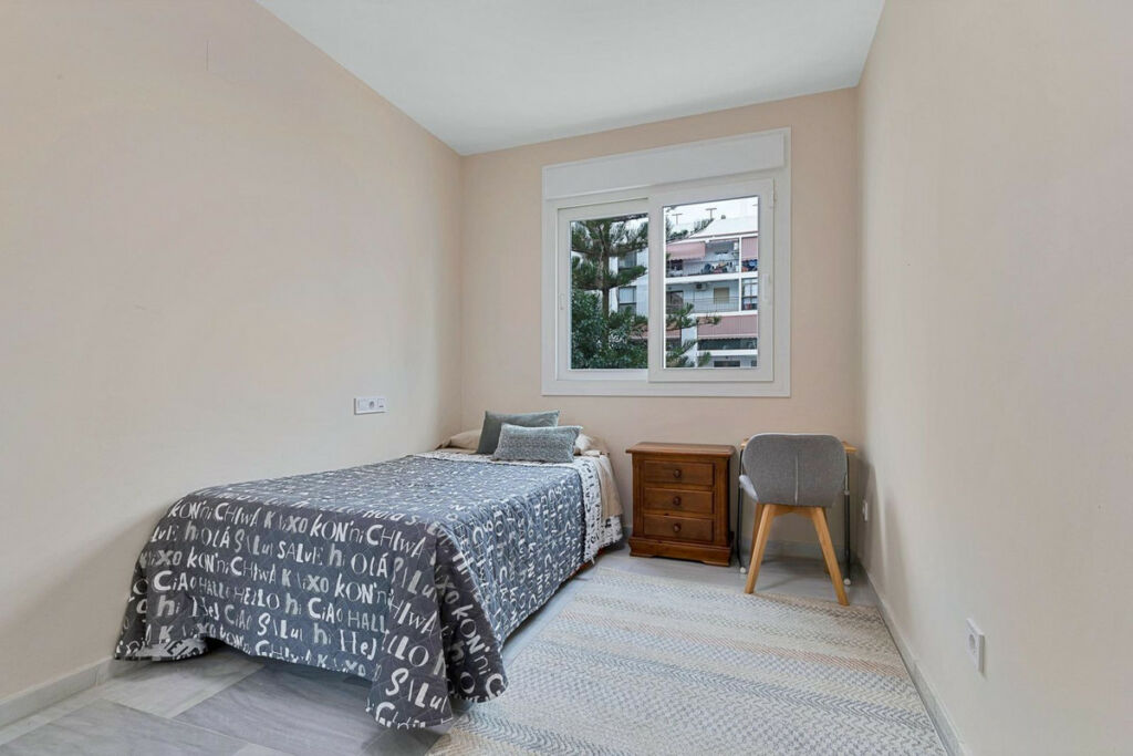 Middle Floor Apartment Fuengirola Málaga - image 6