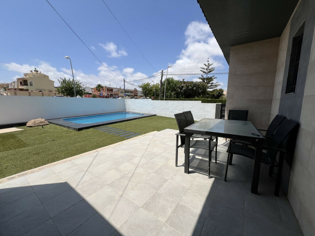 Semi-Detached House Torrevieja Alicante - image 6