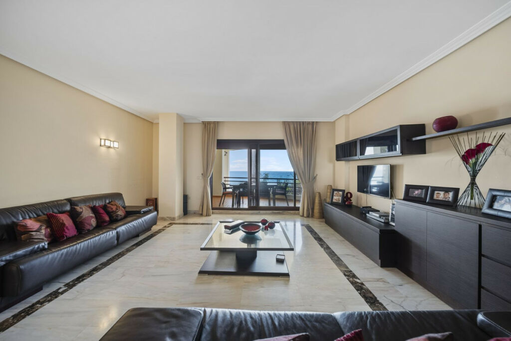 Middle Floor Apartment Benalmadena Málaga - image 6