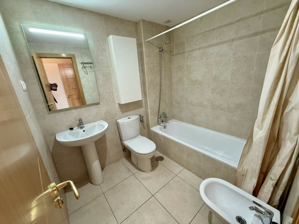 Middle Floor Apartment La Campana Málaga - image 6