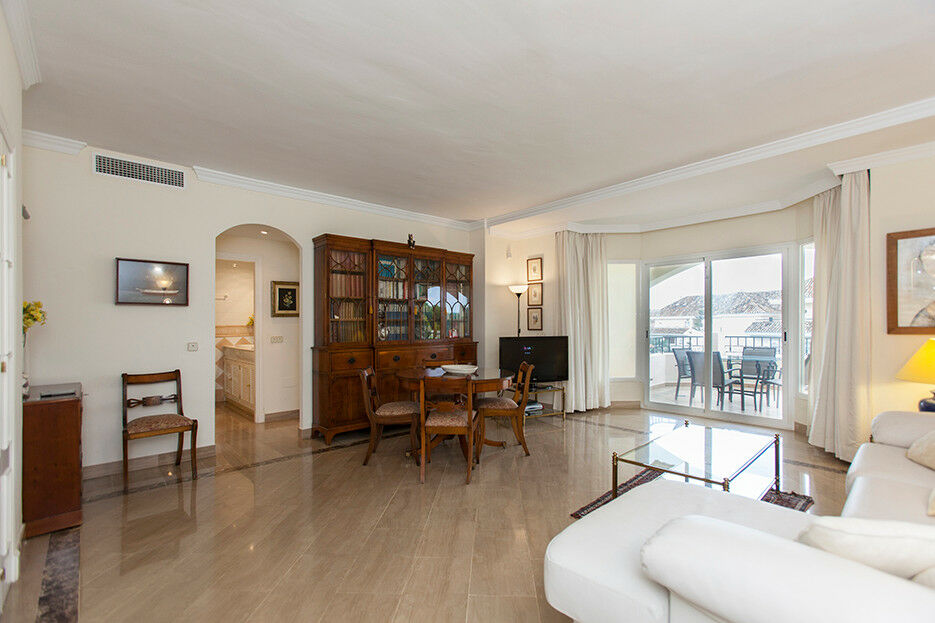 Middle Floor Apartment Elviria Málaga - image 6