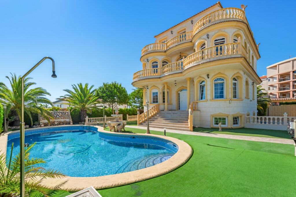 Detached Villa Playa Flamenca Alicante - image 6