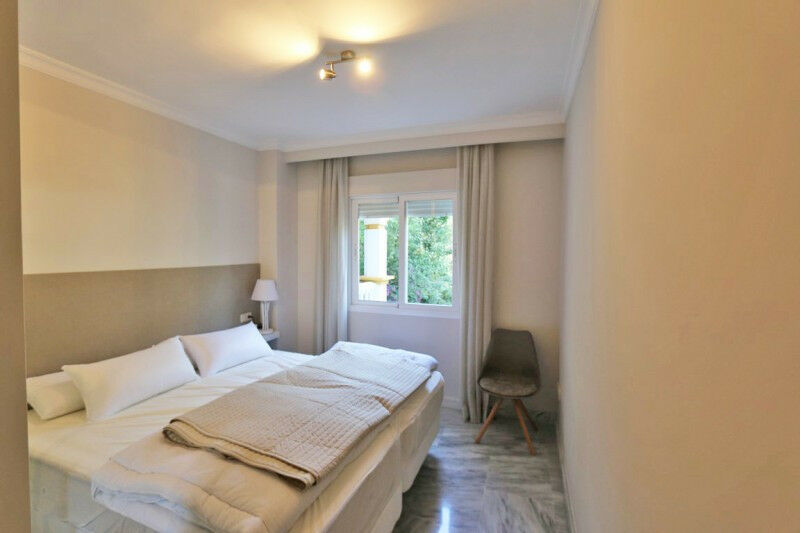 Middle Floor Apartment Nueva Andalucía Málaga - image 6