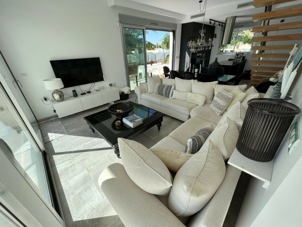 Detached Villa Mil Palmeras Alicante - image 6