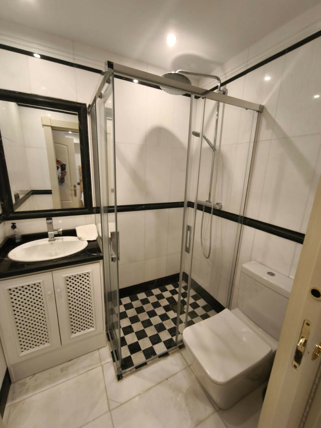 Ground Floor Apartment Puerto Banús Málaga - image 6