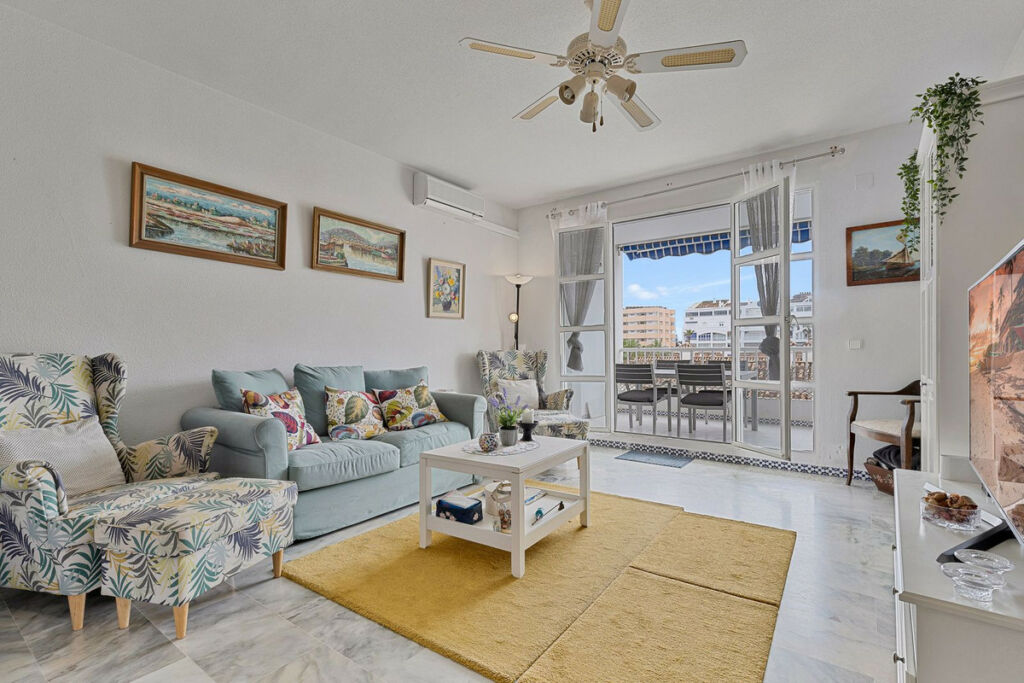 Middle Floor Apartment Fuengirola Málaga - image 6