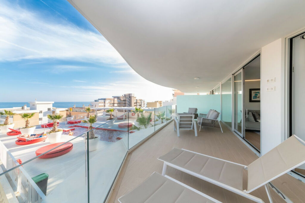 Middle Floor Apartment Carvajal Málaga - image 6