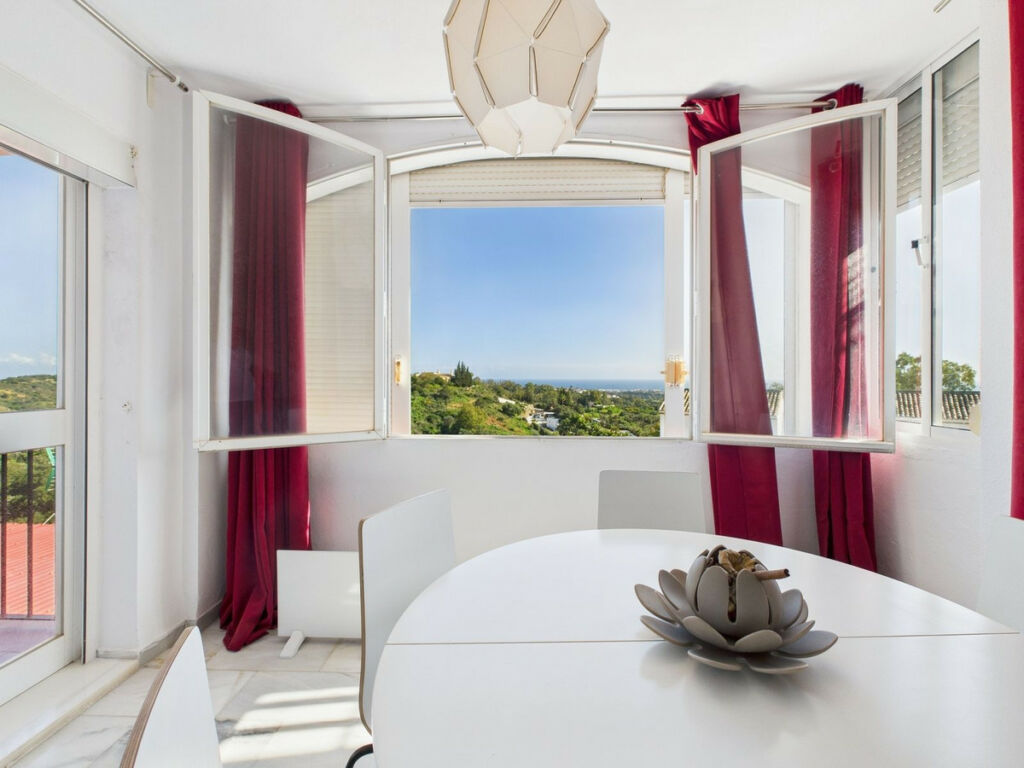Middle Floor Apartment Estepona Málaga - image 6