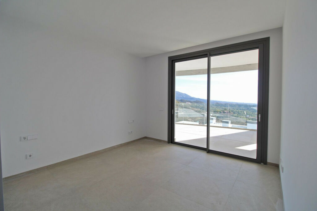 Middle Floor Apartment La Quinta Málaga - image 6