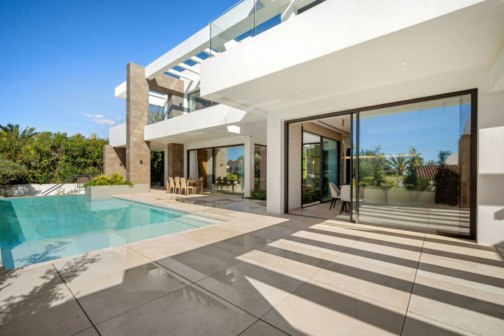 Detached Villa Marbesa Málaga - image 2