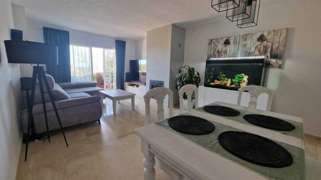 Middle Floor Apartment Bel Air Málaga - image 6