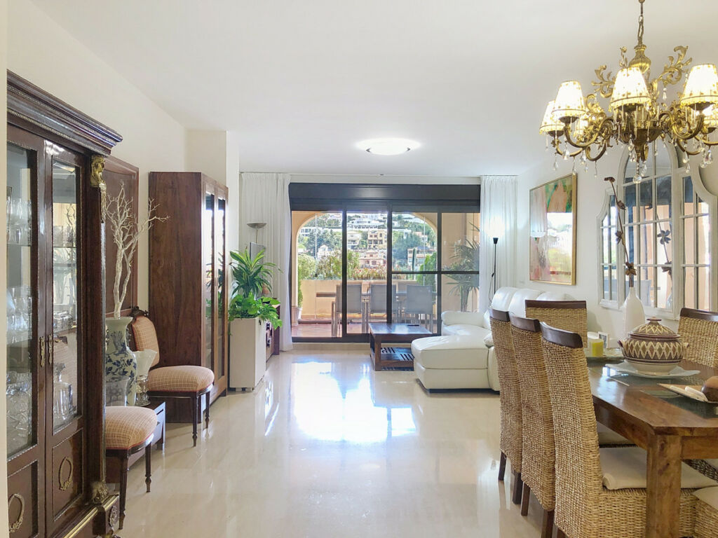 Middle Floor Apartment Estepona Málaga - image 7