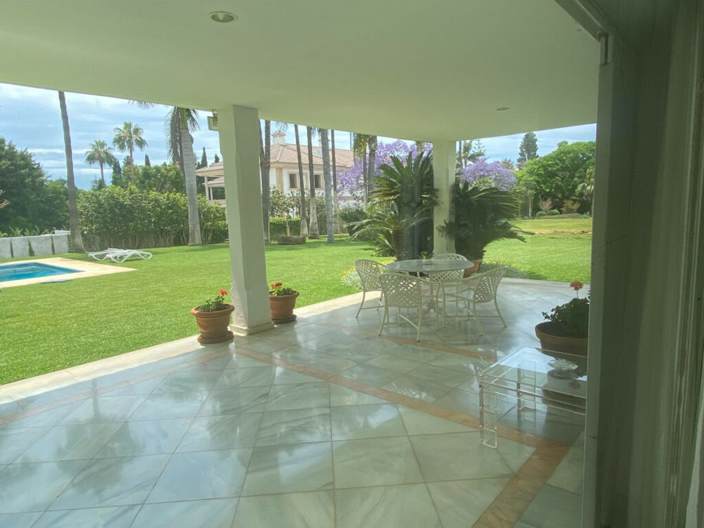 Detached Villa Guadalmina Baja Málaga - image 6