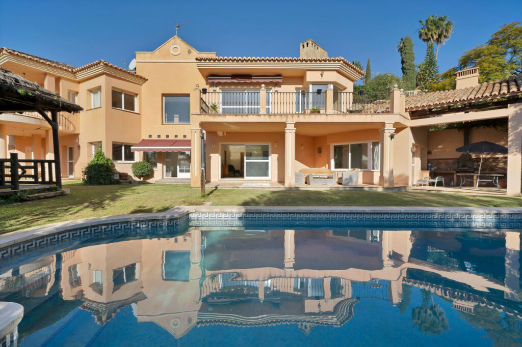 Detached Villa Hacienda Las Chapas Málaga - image 6
