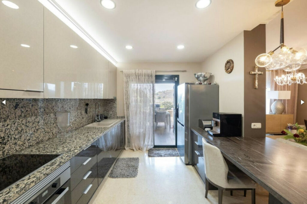 Ground Floor Apartment Benahavís Málaga - image 6