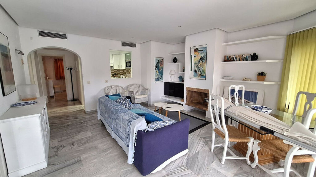 Middle Floor Apartment Elviria Málaga - image 6