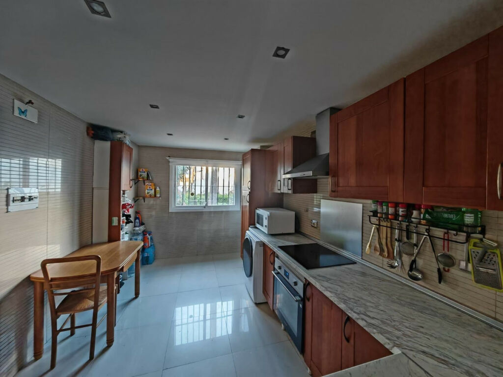 Semi-Detached House Estepona Málaga - image 6