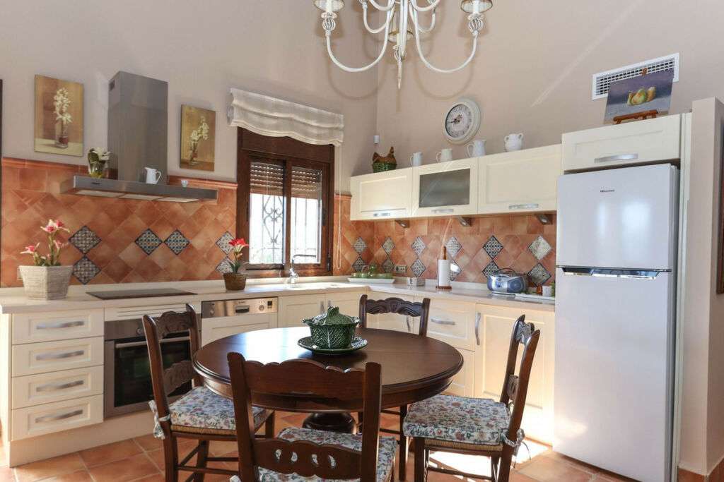 Detached Villa Guaro Málaga - image 6