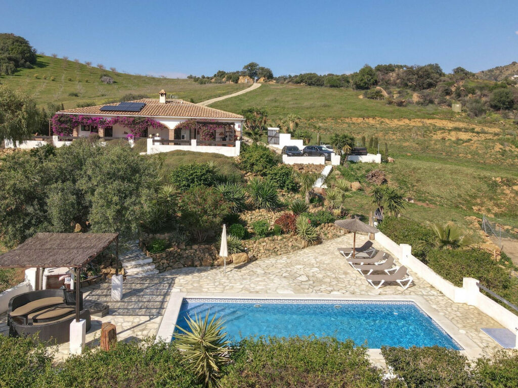 Detached Villa Alozaina Málaga - image 2