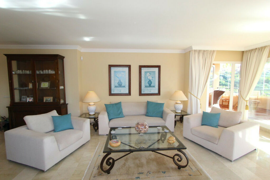 Middle Floor Apartment Elviria Málaga - image 6