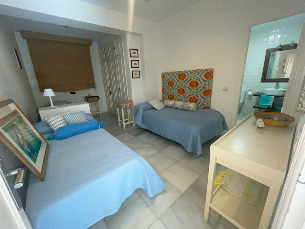 Detached Villa Sotogrande Alto Cádiz - image 7