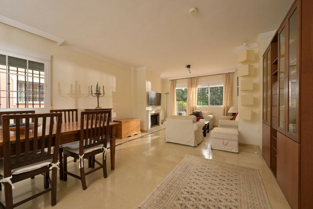 Detached Villa Elviria Málaga - image 6