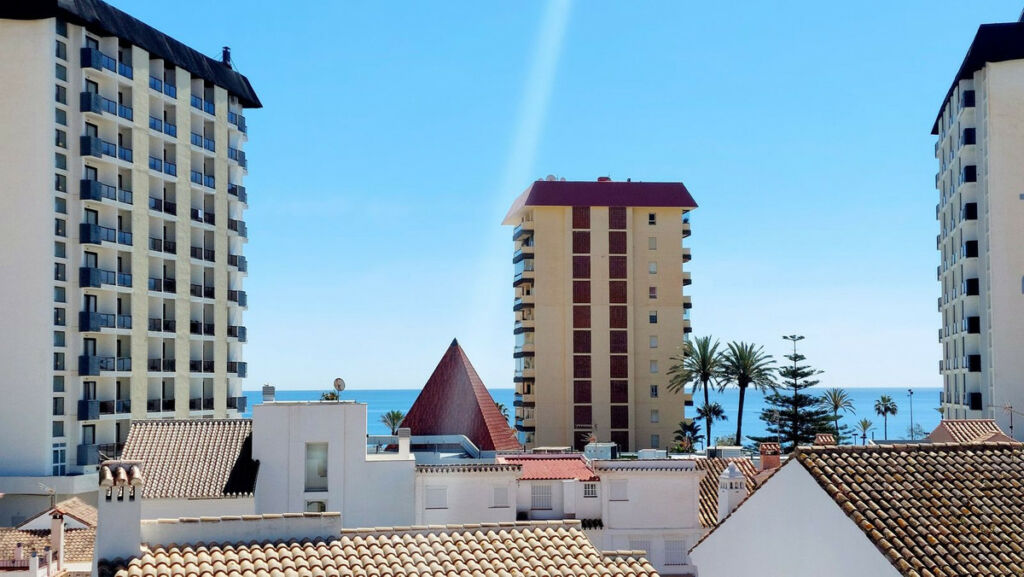Top Floor Apartment Fuengirola Málaga - image 8