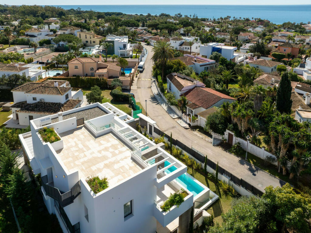 Detached Villa Marbesa Málaga - image 4