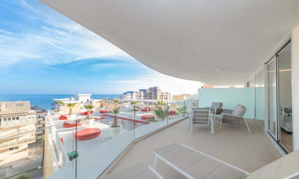 Middle Floor Apartment Carvajal Málaga - image 7