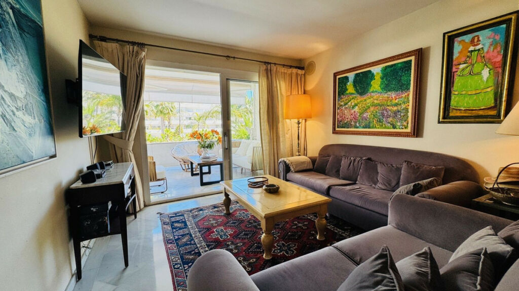 Middle Floor Apartment Puerto Banús Málaga - image 7