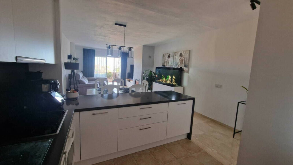 Middle Floor Apartment Bel Air Málaga - image 7