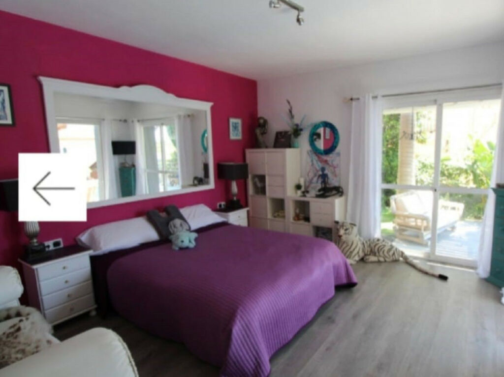 Detached Villa Estepona Málaga - image 7