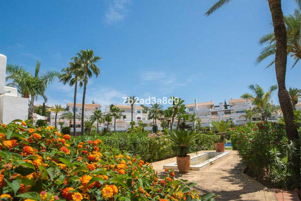 Middle Floor Apartment Los Monteros Málaga - image 7