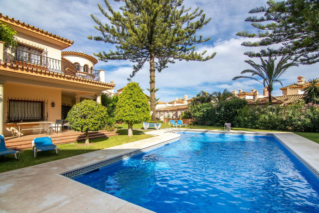 Townhouse Estepona Málaga - image 10
