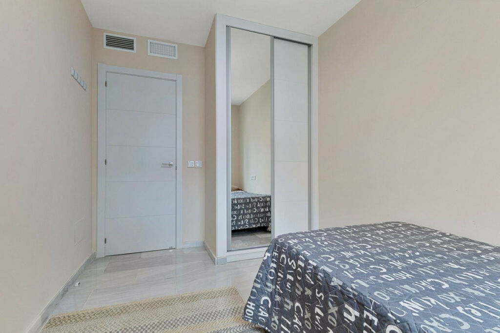 Middle Floor Apartment Fuengirola Málaga - image 7