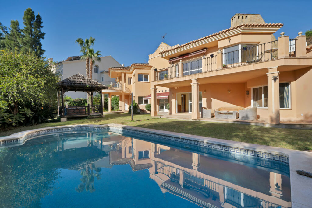 Detached Villa Hacienda Las Chapas Málaga - image 7